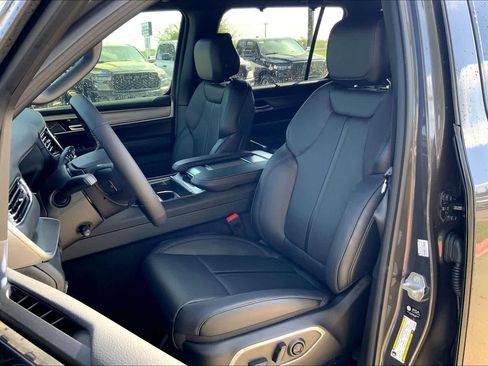 New 2026 Jeep Grand Wagoneer Limited w/ Convenience Group I AWD/4WD image 9