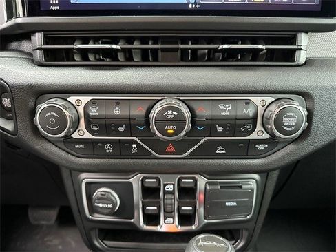 New 2025 Jeep Gladiator Sport image 21