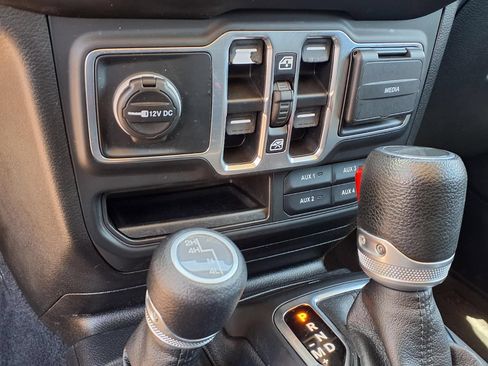 Used 2021 Jeep Gladiator Sport AWD/4WD image 25