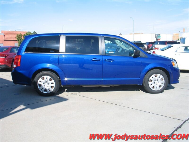 Used 2018 Dodge Grand Caravan SE w/ UConnect Hands-Free Group FWD image 30