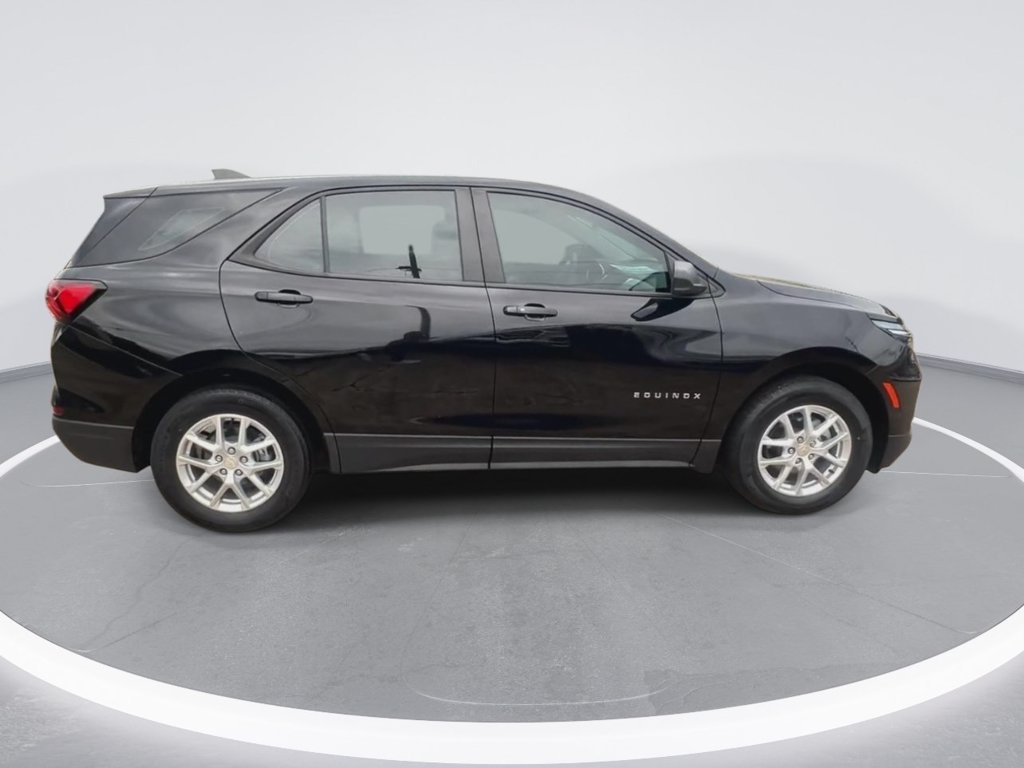 Used 2023 Chevrolet Equinox LS FWD image 9