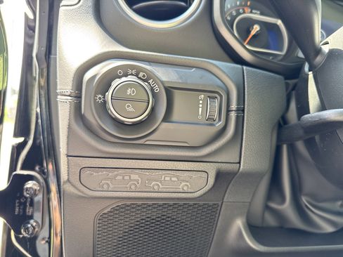 New 2025 Jeep Gladiator Sport w/ Premium Package image 17