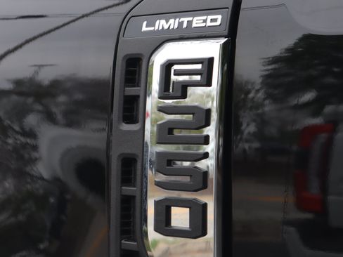 Used 2024 Ford F250 Limited w/ FX4 Off-Road Package AWD/4WD image 37
