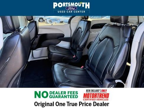 Used 2024 Chrysler Pacifica Touring-L image 5