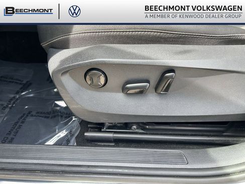 Used 2024 Volkswagen Taos SE FWD image 21