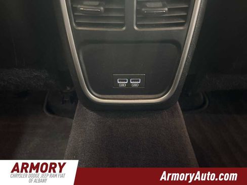 Used 2017 Dodge Charger SXT image 30