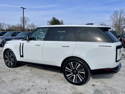 Used 2023 Land Rover Range Rover SE image 5