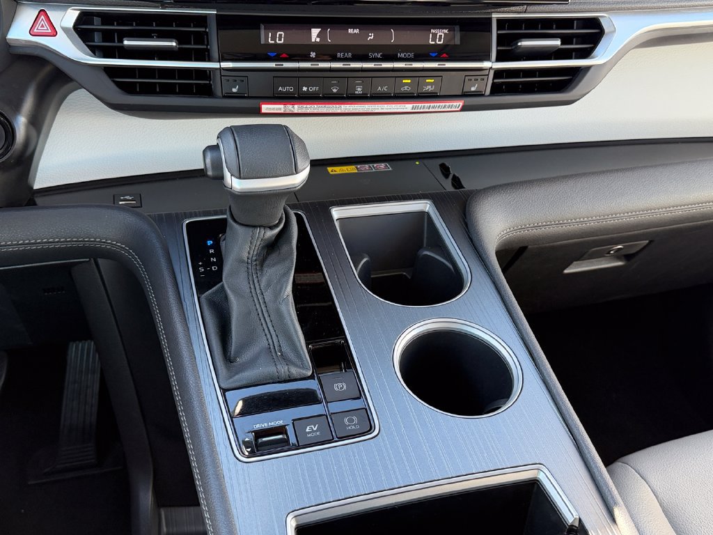 Used 2026 Toyota Sienna XLE FWD image 15