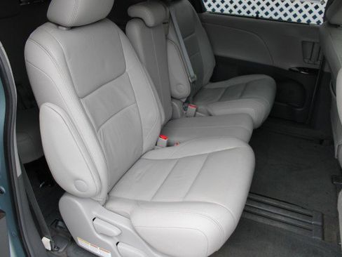 Used 2015 Toyota Sienna XLE Premium image 14