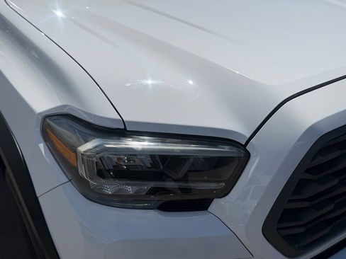 Used 2020 Toyota Tacoma TRD Off-Road w/ Technology Package AWD/4WD image 21