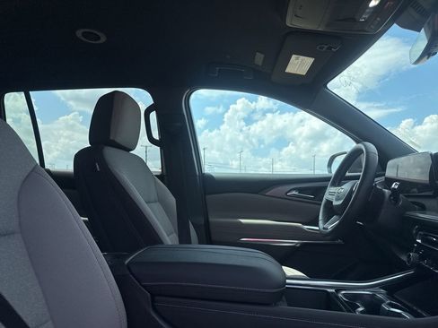 Used 2026 Chevrolet Traverse LT w/ Driver Confidence Package FWD image 29