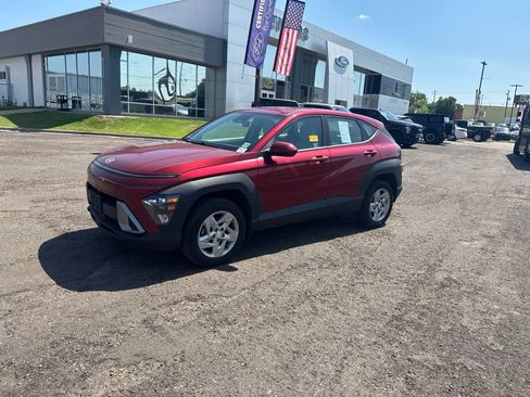 Used 2024 Hyundai Kona SE AWD/4WD image 7