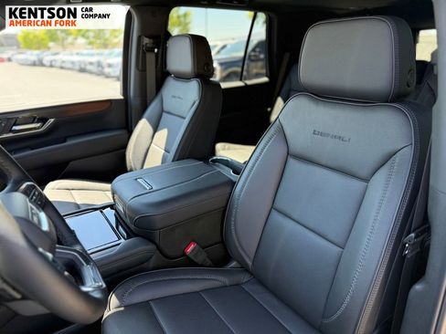 Used 2026 GMC Yukon Denali w/ Sun & Power Step Package AWD/4WD image 30