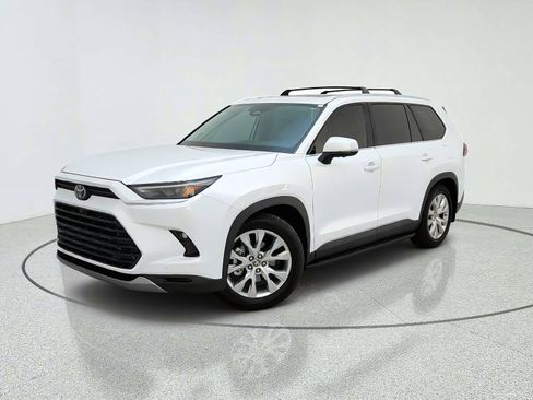 Used 2026 Toyota Grand Highlander FWD image 1