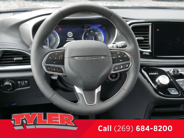 New 2027 Chrysler Pacifica Select FWD image 43
