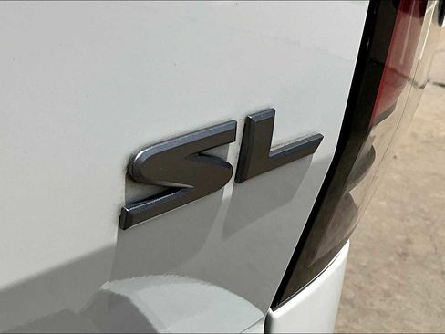 Used 2024 Nissan Frontier SL image 9