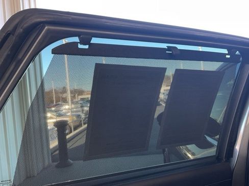 Used 2025 Nissan Pathfinder SL image 16