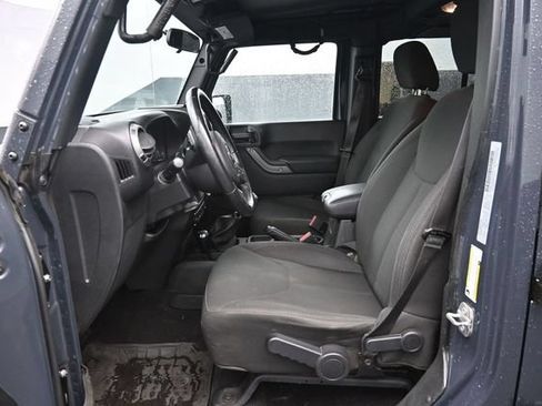 Used 2017 Jeep Wrangler Unlimited Sport w/ Connectivity Group AWD/4WD image 12