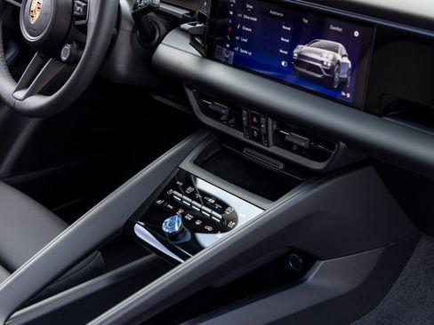 New 2025 Porsche Macan Electric image 53