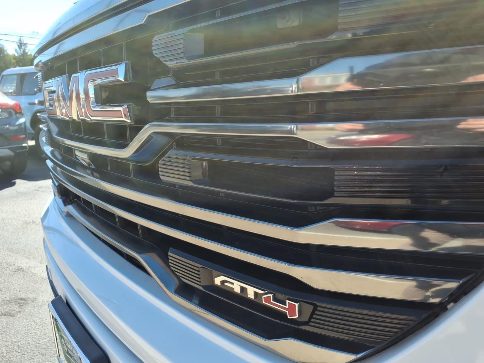 Used 2023 GMC Sierra 1500 AT4 w/ Technology Package AWD/4WD image 8