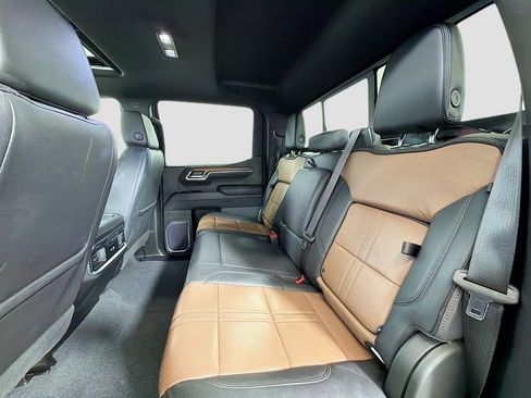 Used 2023 Chevrolet Silverado 1500 High Country w/ High Country Premium Package AWD/4WD image 28
