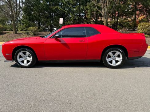 Used 2010 Dodge Challenger SE RWD image 6
