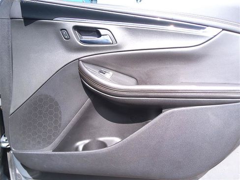 Used 2019 Chevrolet Impala LT FWD image 16
