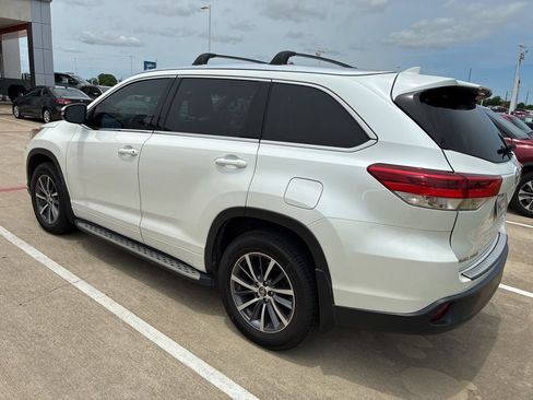 Used 2018 Toyota Highlander XLE FWD image 4