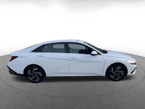 Used 2025 Hyundai Elantra Limited image 15