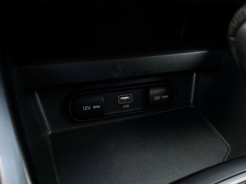 Used 2025 Kia Soul LX w/ LX Technology Package FWD image 23