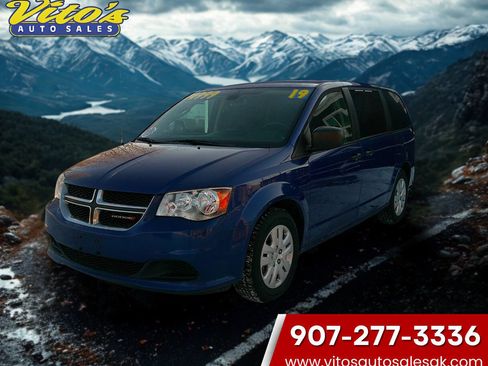 Used 2019 Dodge Grand Caravan SE w/ UConnect Hands-Free Group image 1