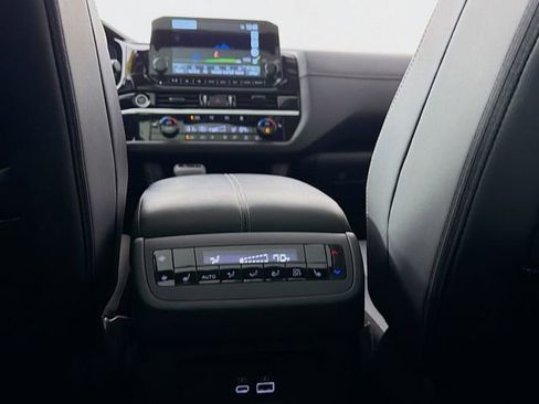 Used 2024 Nissan Pathfinder SL w/ SL Premium Package FWD image 31