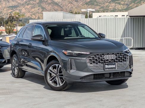 Used 2025 Audi Q5 Premium w/ Convenience Package image 33