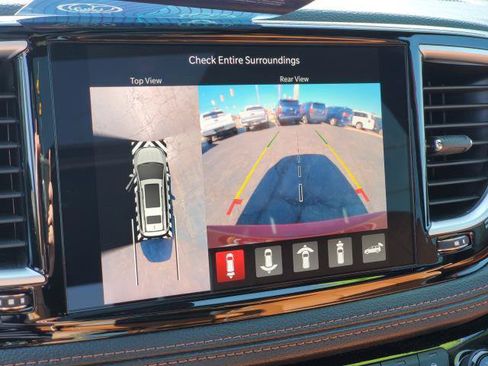 Used 2024 Chrysler Pacifica Pinnacle AWD/4WD image 18