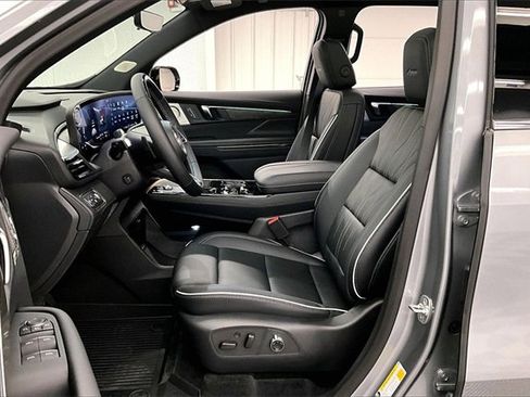 Used 2025 Buick Enclave Avenir w/ Super Cruise Package image 21