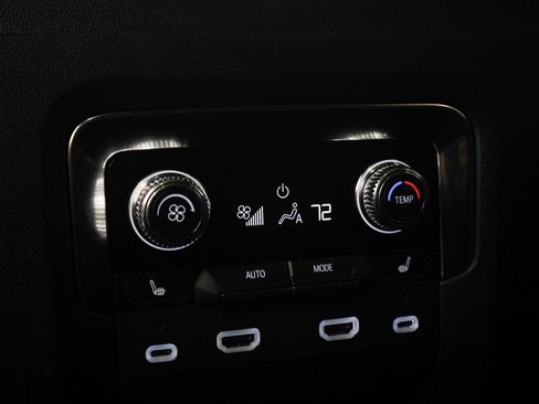Used 2024 GMC Yukon Denali w/ Advanced Technology Package AWD/4WD image 18