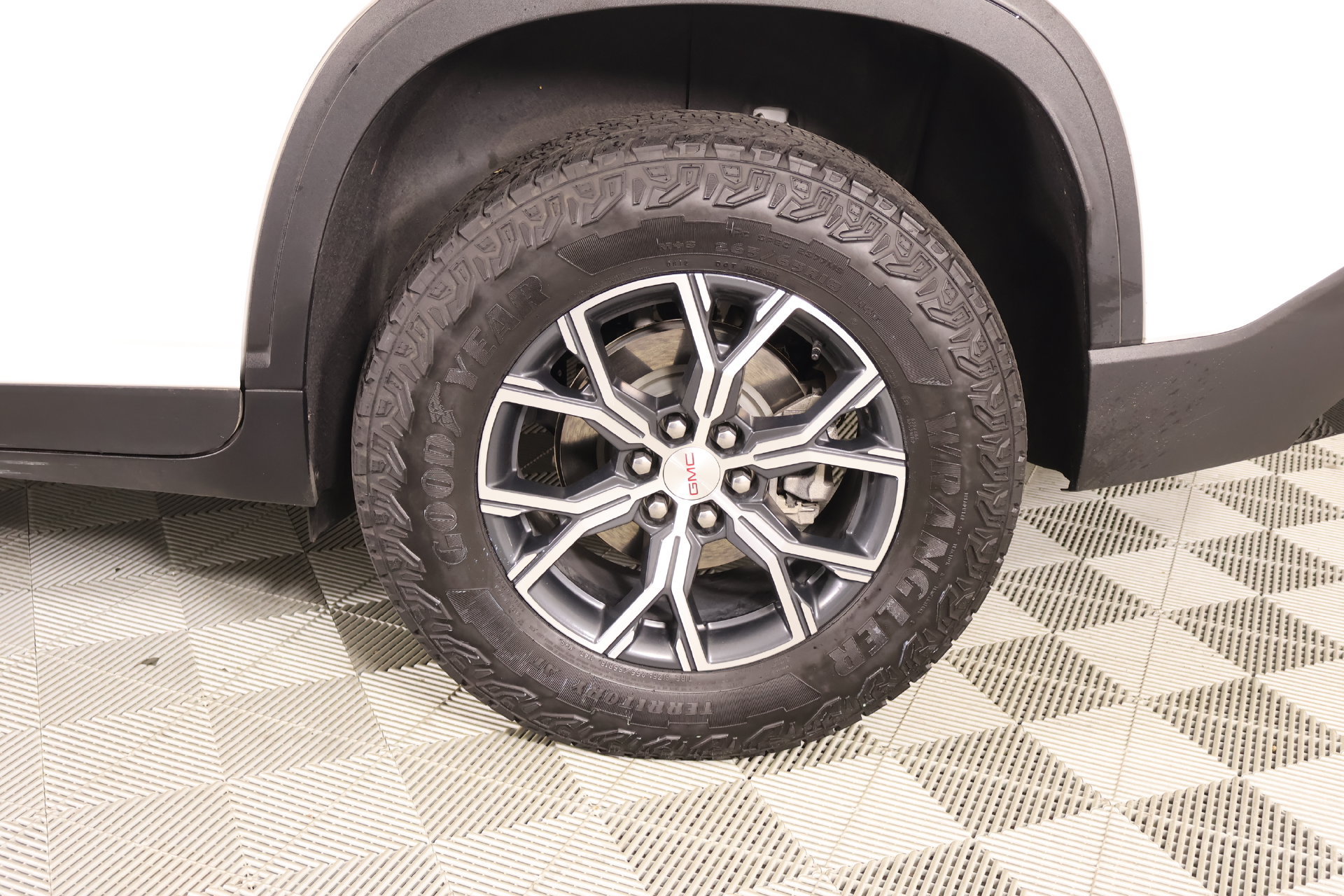 Used 2025 GMC Acadia AT4 AWD/4WD image 19