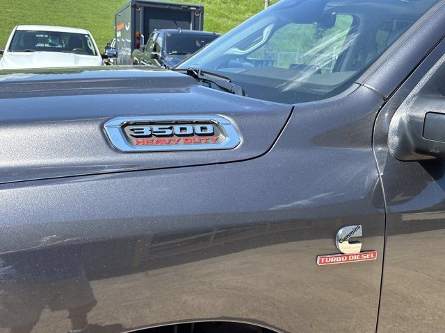 Used 2025 RAM 3500 Laramie AWD/4WD image 12