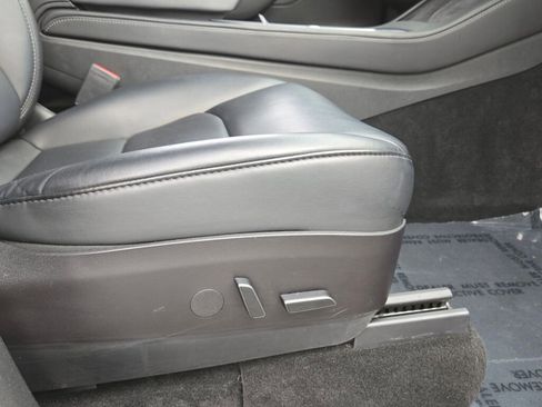 Used 2022 Tesla Model Y Long Range image 7