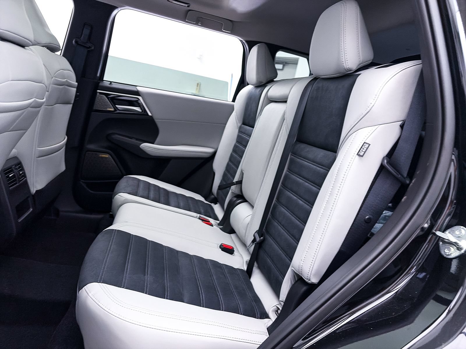 Used 2026 Mitsubishi Outlander SE AWD/4WD image 28