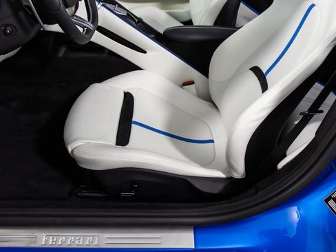 Certified 2025 Ferrari Roma Spider RWD image 43