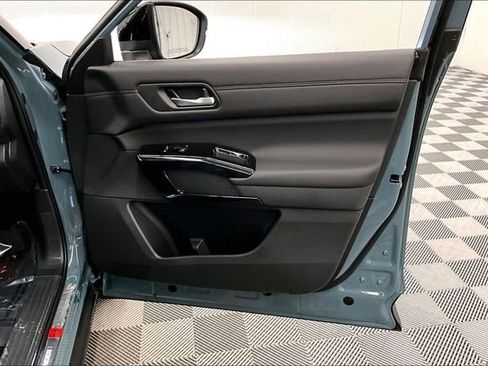 New 2026 Nissan Pathfinder Platinum image 39