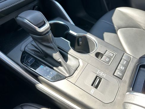 Used 2022 Toyota Highlander XLE image 21