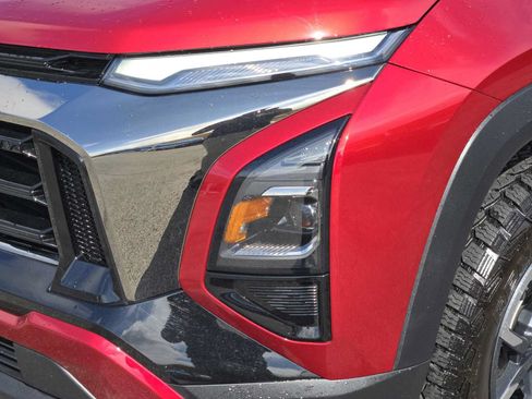 Certified 2025 Chevrolet Equinox ACTIV AWD/4WD image 9