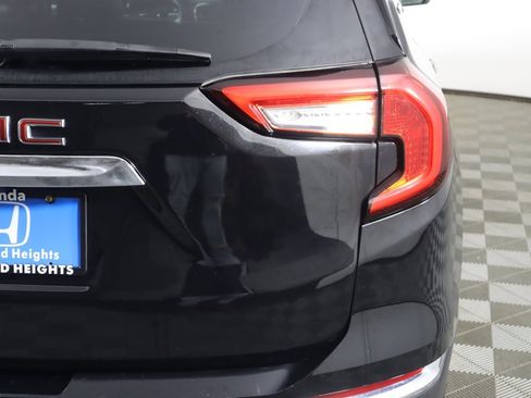 Used 2024 GMC Terrain SLT image 15