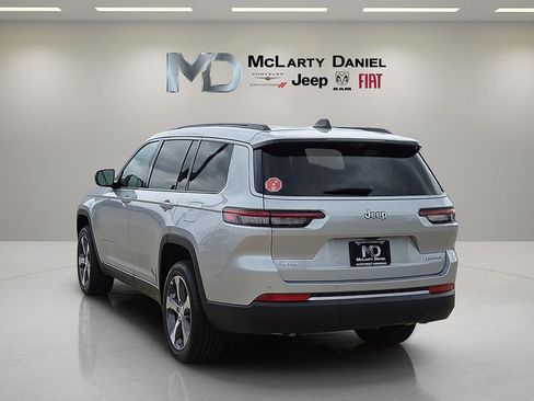 New 2026 Jeep Grand Cherokee L Limited w/ Luxury Tech Group II AWD/4WD image 4