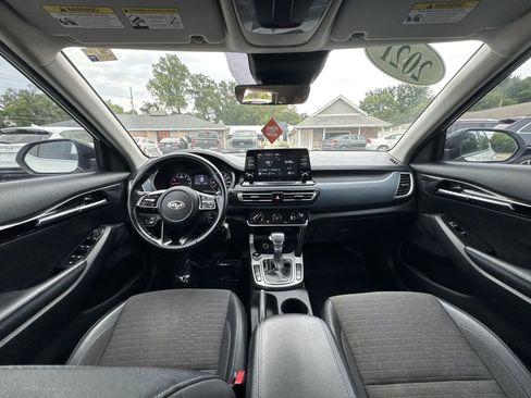 Used 2021 Kia Seltos S FWD image 11