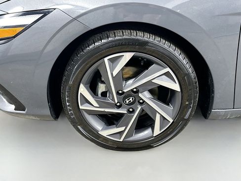 Used 2025 Hyundai Elantra SEL FWD image 7
