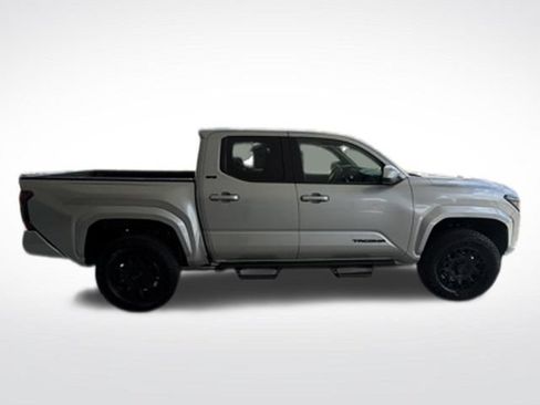 Used 2026 Toyota Tacoma SR5 AWD/4WD image 7