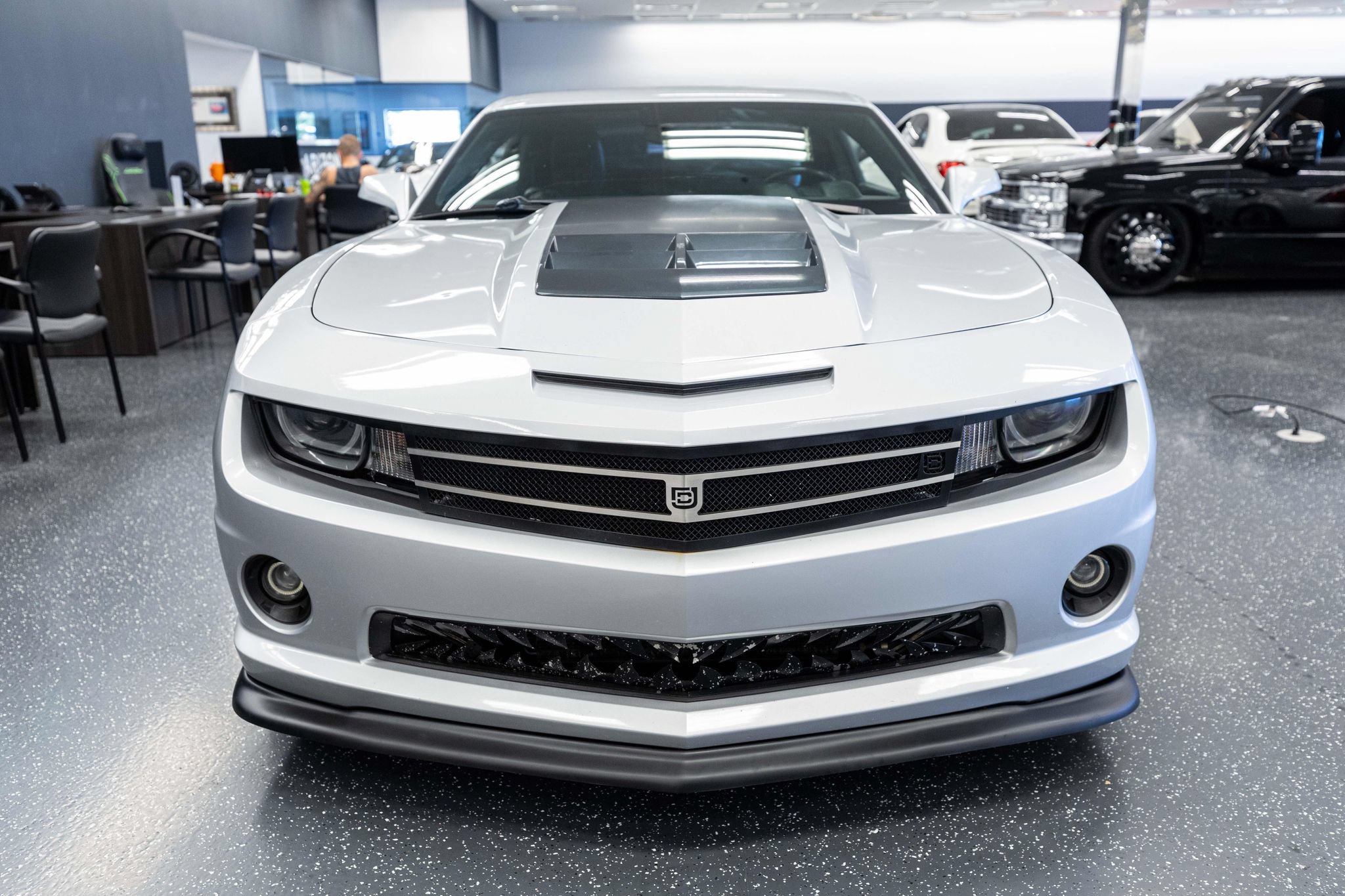 Used 2011 Chevrolet Camaro SS w/ LPO, Ground Effects Package RWD image 2